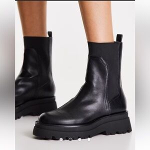 Stradivarius‎ Chelsea Boots Women’s Size 38 US 7 Black Chunky Sole Ankle Booties